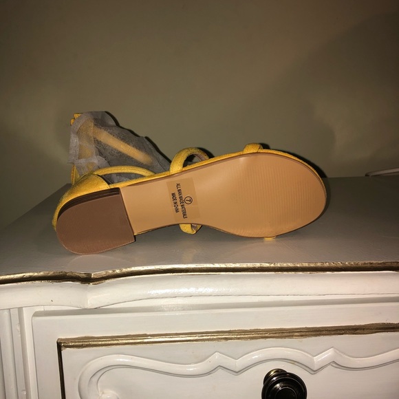 Shoes - Picture 4 of 6